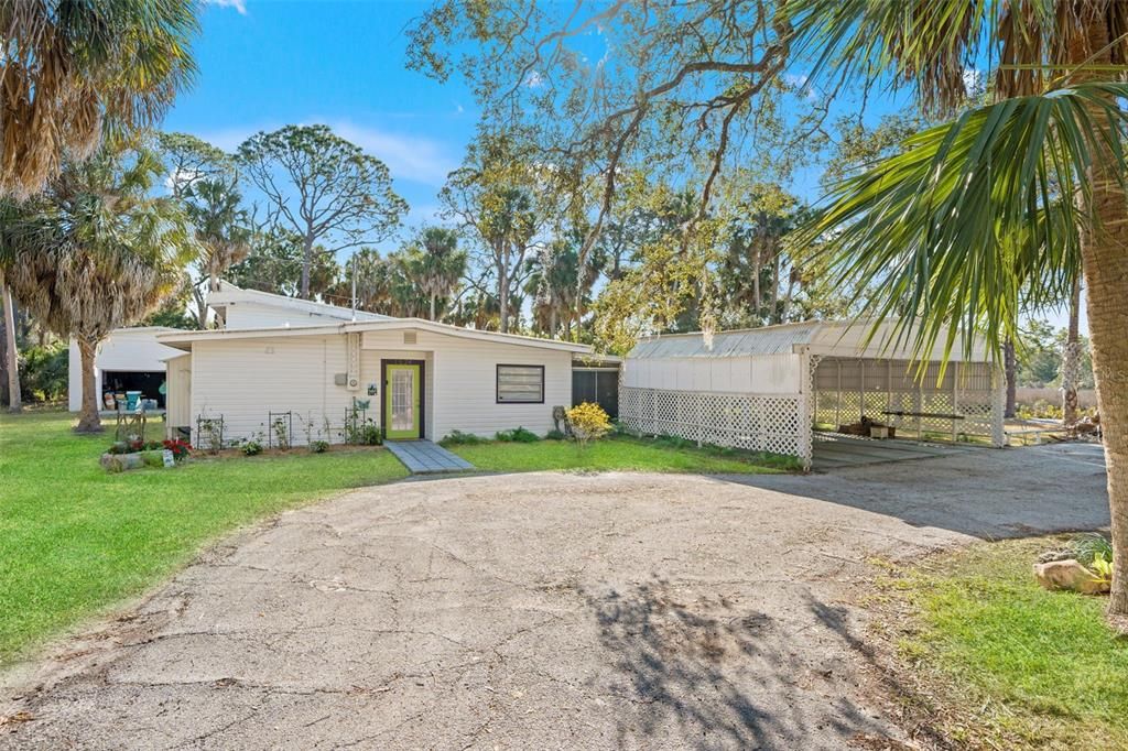 For Sale: $725,000 (2 beds, 1 baths, 1348 Square Feet)