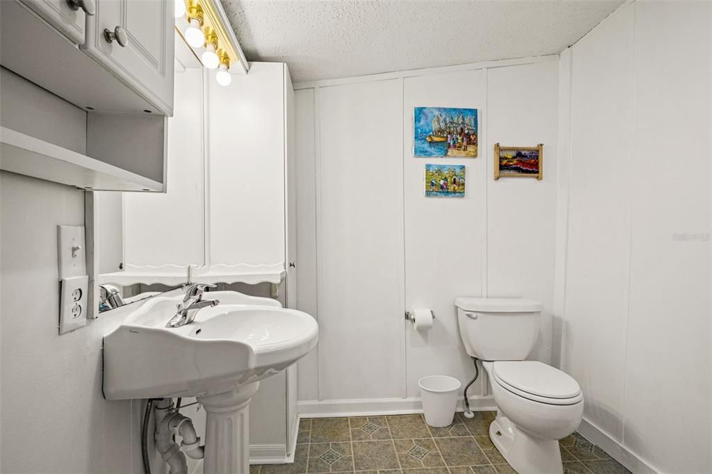 For Sale: $725,000 (2 beds, 1 baths, 1348 Square Feet)