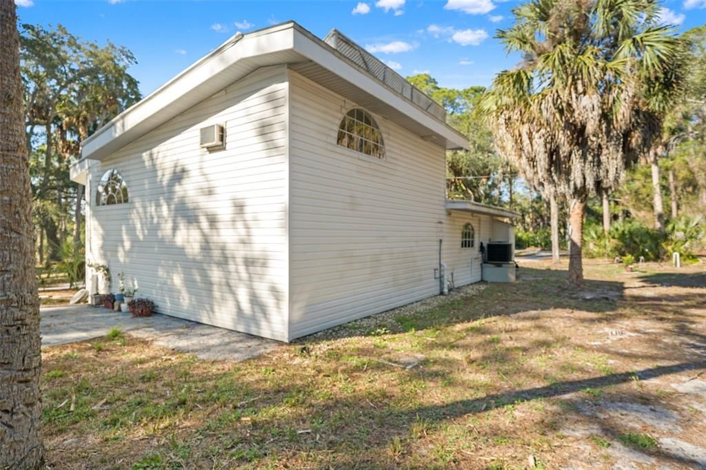 For Sale: $725,000 (2 beds, 1 baths, 1348 Square Feet)