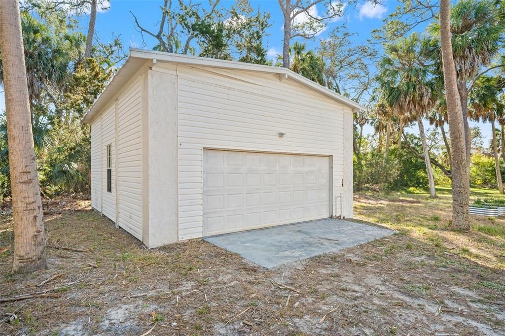 For Sale: $725,000 (2 beds, 1 baths, 1348 Square Feet)