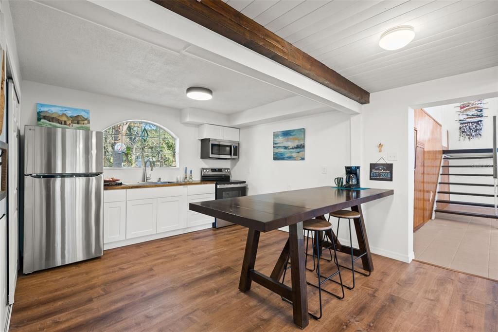 For Sale: $725,000 (2 beds, 1 baths, 1348 Square Feet)