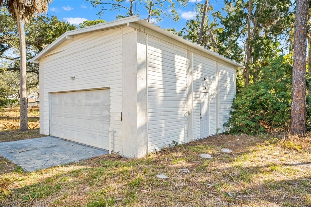For Sale: $725,000 (2 beds, 1 baths, 1348 Square Feet)