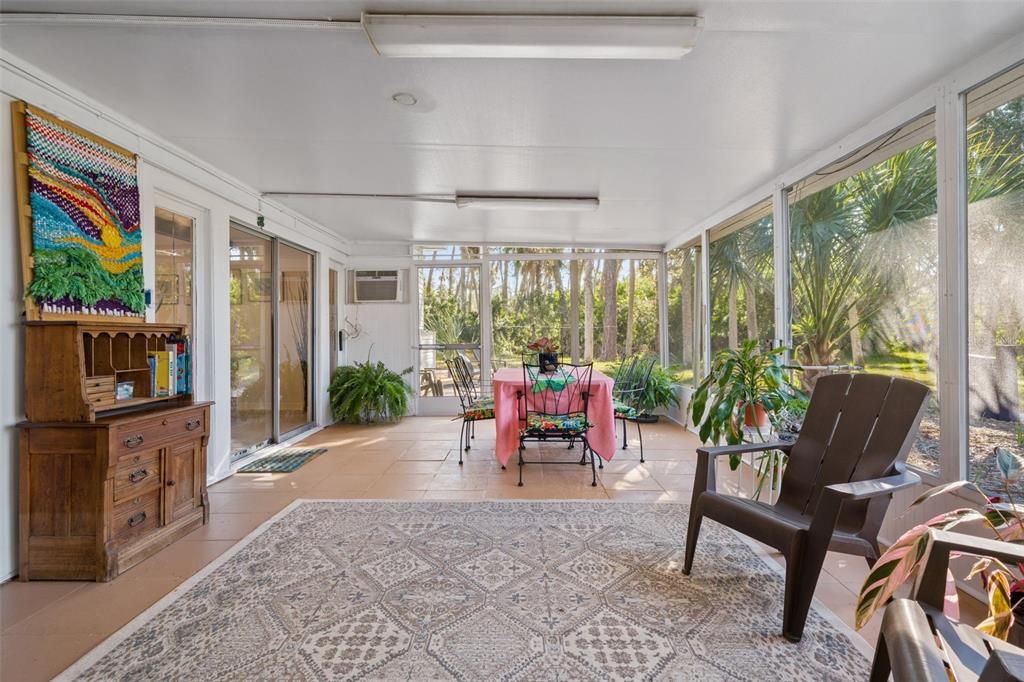 For Sale: $725,000 (2 beds, 1 baths, 1348 Square Feet)