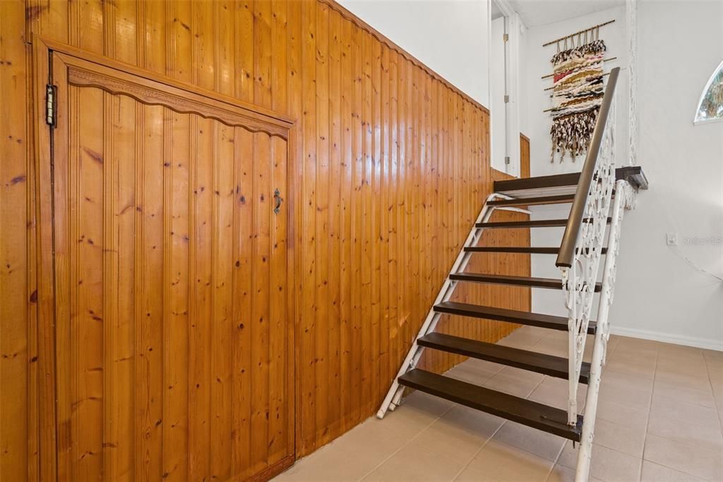 For Sale: $725,000 (2 beds, 1 baths, 1348 Square Feet)