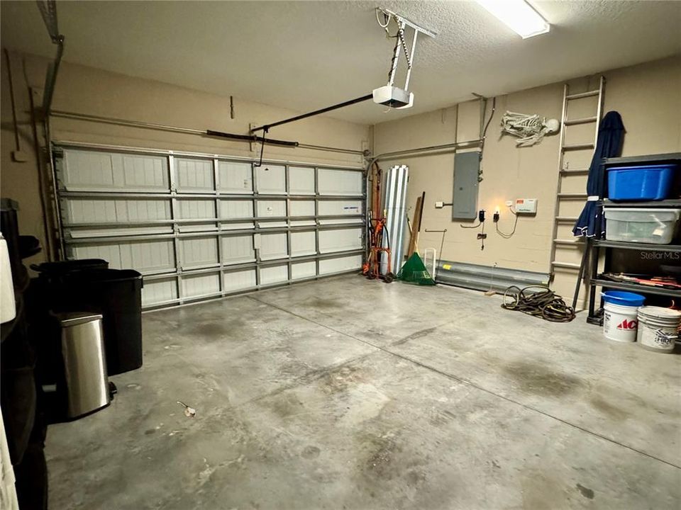 Activo con contrato: $350,000 (3 camas, 2 baños, 1960 Pies cuadrados)
