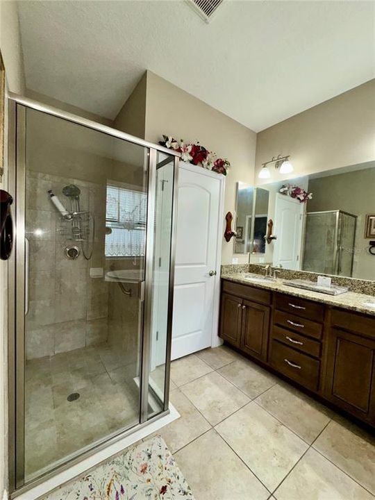 Activo con contrato: $350,000 (3 camas, 2 baños, 1960 Pies cuadrados)