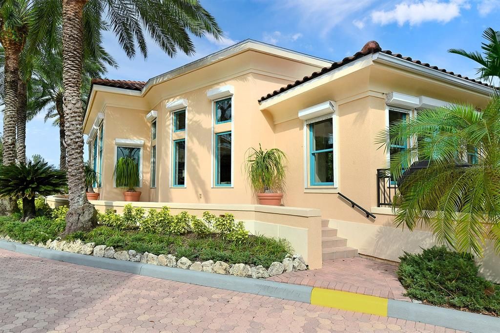Activo con contrato: $2,350,000 (3 camas, 3 baños, 2485 Pies cuadrados)