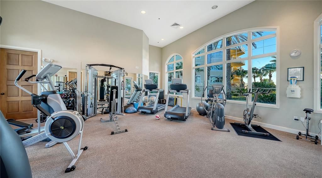 Activo con contrato: $2,350,000 (3 camas, 3 baños, 2485 Pies cuadrados)