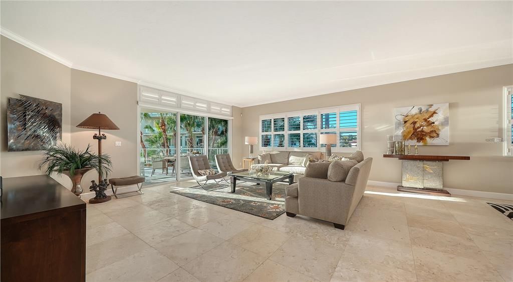 Activo con contrato: $2,350,000 (3 camas, 3 baños, 2485 Pies cuadrados)