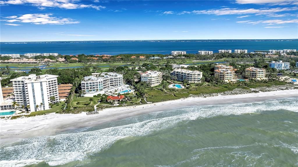 Activo con contrato: $2,350,000 (3 camas, 3 baños, 2485 Pies cuadrados)