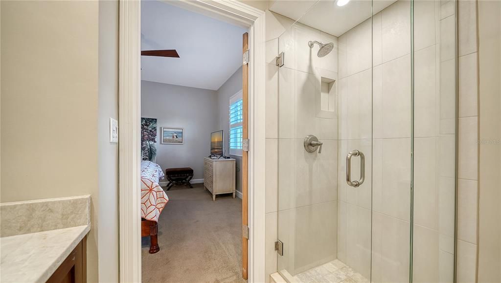 Activo con contrato: $2,350,000 (3 camas, 3 baños, 2485 Pies cuadrados)
