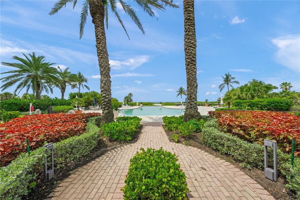 Activo con contrato: $2,350,000 (3 camas, 3 baños, 2485 Pies cuadrados)