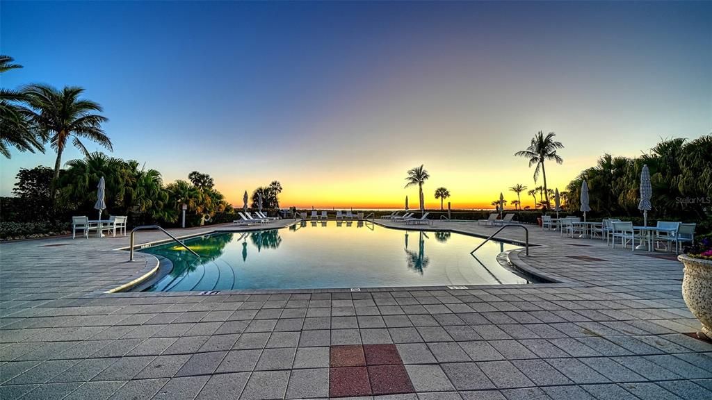 Activo con contrato: $2,350,000 (3 camas, 3 baños, 2485 Pies cuadrados)