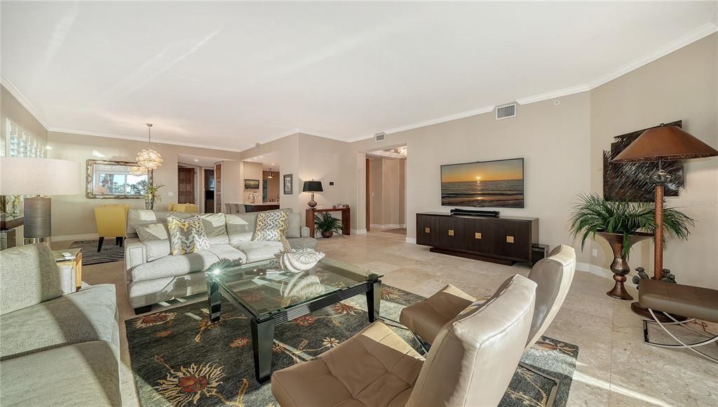 Activo con contrato: $2,350,000 (3 camas, 3 baños, 2485 Pies cuadrados)