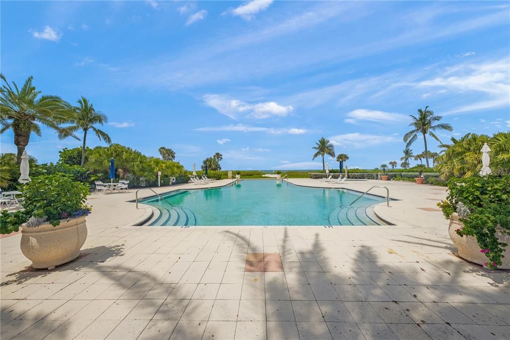 Activo con contrato: $2,350,000 (3 camas, 3 baños, 2485 Pies cuadrados)