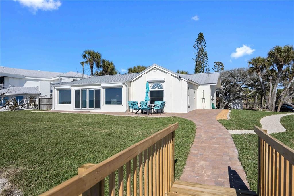 For Sale: $2,299,995 (3 beds, 3 baths, 2202 Square Feet)