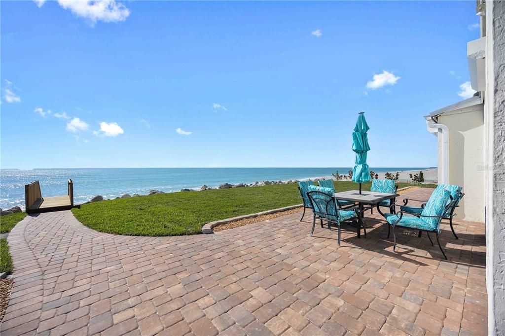 For Sale: $2,299,995 (3 beds, 3 baths, 2202 Square Feet)
