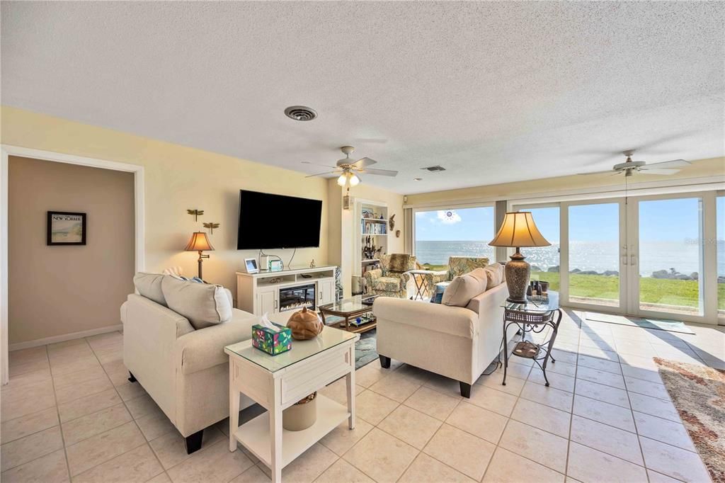 For Sale: $2,299,995 (3 beds, 3 baths, 2202 Square Feet)