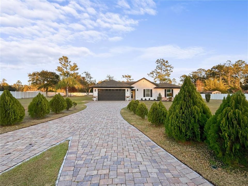 En Venta: $720,000 (4 camas, 2 baños, 2106 Pies cuadrados)