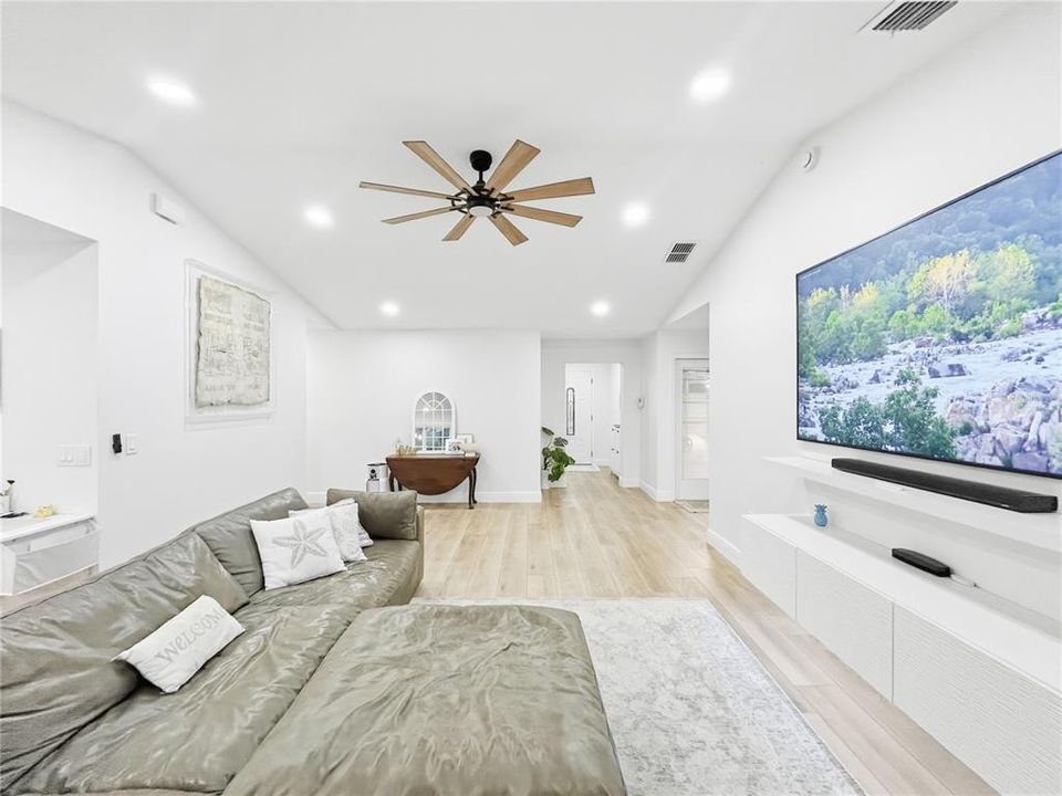 En Venta: $720,000 (4 camas, 2 baños, 2106 Pies cuadrados)