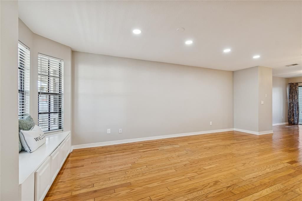 Activo con contrato: $249,900 (2 camas, 2 baños, 1166 Pies cuadrados)