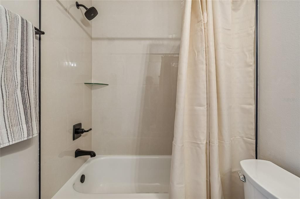 Activo con contrato: $249,900 (2 camas, 2 baños, 1166 Pies cuadrados)