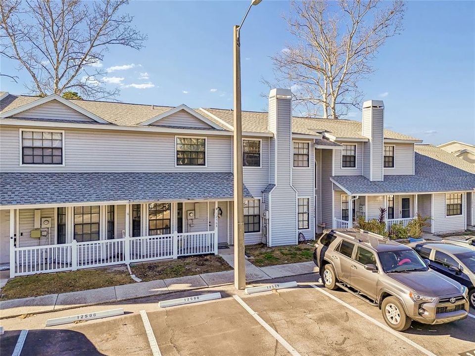 Activo con contrato: $249,900 (2 camas, 2 baños, 1166 Pies cuadrados)