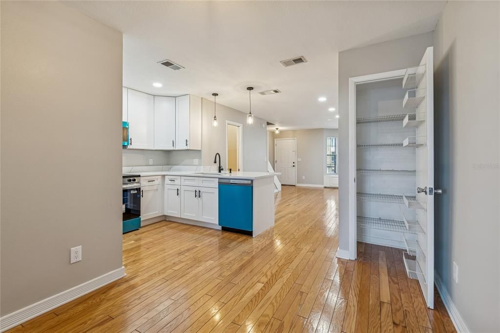 Activo con contrato: $249,900 (2 camas, 2 baños, 1166 Pies cuadrados)