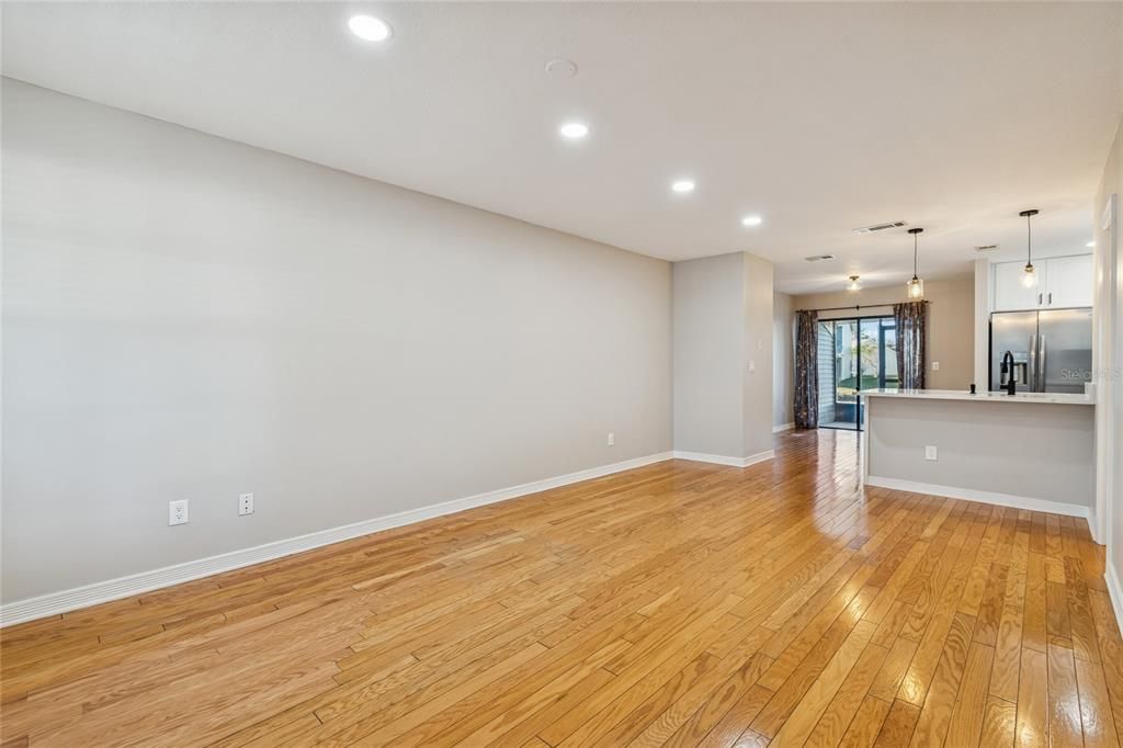 Activo con contrato: $249,900 (2 camas, 2 baños, 1166 Pies cuadrados)