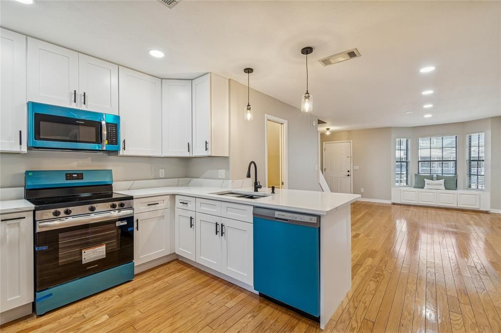 Activo con contrato: $249,900 (2 camas, 2 baños, 1166 Pies cuadrados)