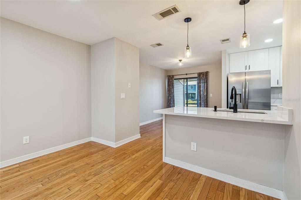 Activo con contrato: $249,900 (2 camas, 2 baños, 1166 Pies cuadrados)