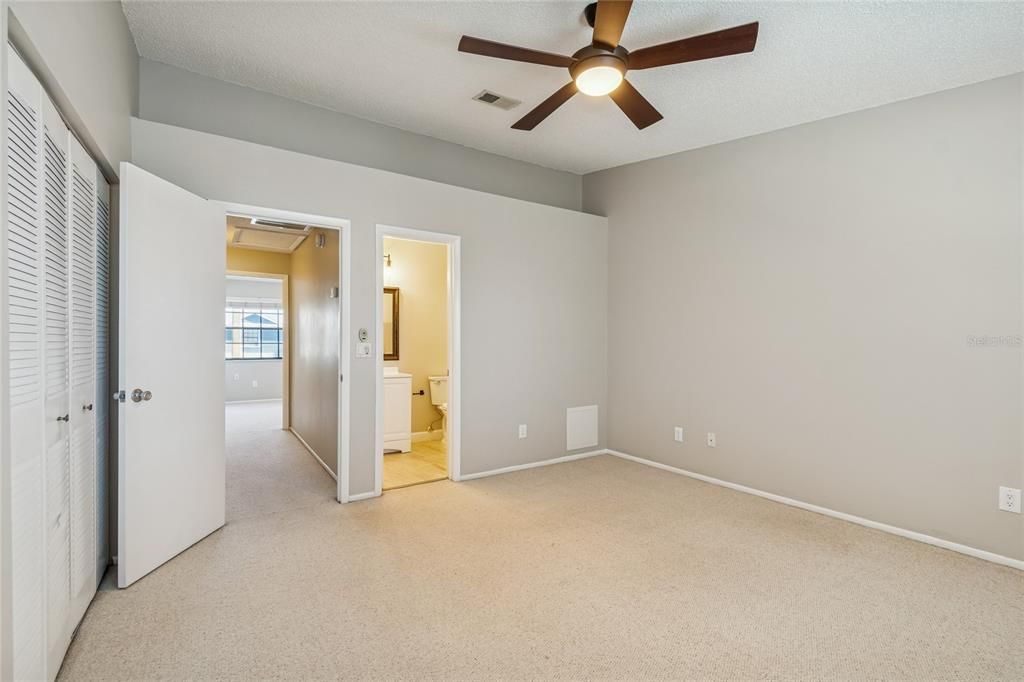 Activo con contrato: $249,900 (2 camas, 2 baños, 1166 Pies cuadrados)