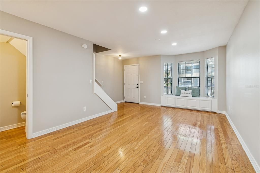 Activo con contrato: $249,900 (2 camas, 2 baños, 1166 Pies cuadrados)