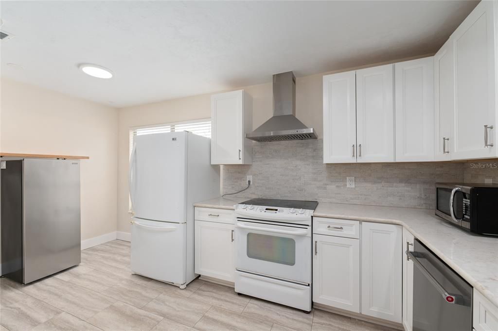 En Venta: $459,000 (4 camas, 2 baños, 2670 Pies cuadrados)