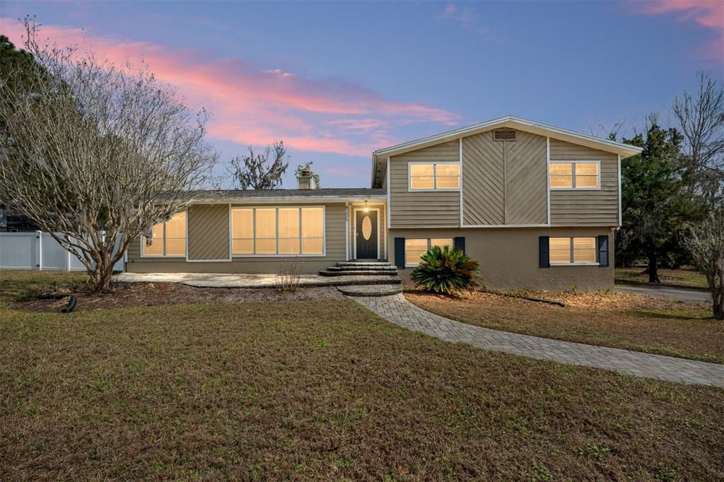 En Venta: $459,000 (4 camas, 2 baños, 2670 Pies cuadrados)