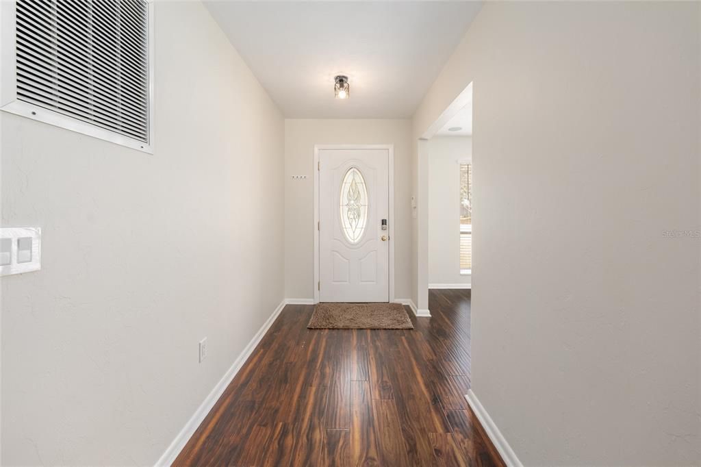 En Venta: $459,000 (4 camas, 2 baños, 2670 Pies cuadrados)