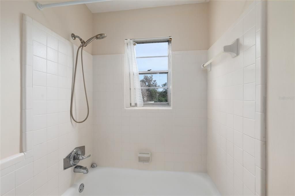 En Venta: $459,000 (4 camas, 2 baños, 2670 Pies cuadrados)