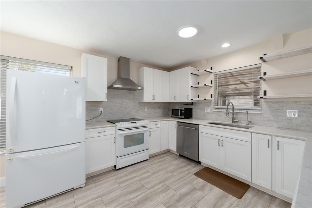 En Venta: $459,000 (4 camas, 2 baños, 2670 Pies cuadrados)
