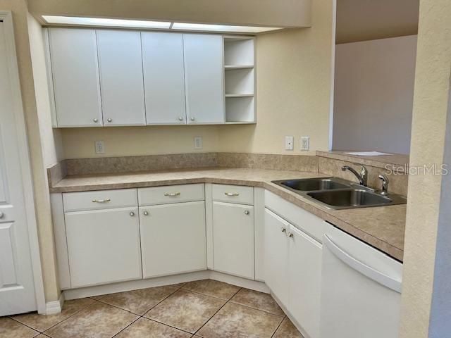 For Rent: $1,375 (2 beds, 1 baths, 1127 Square Feet)