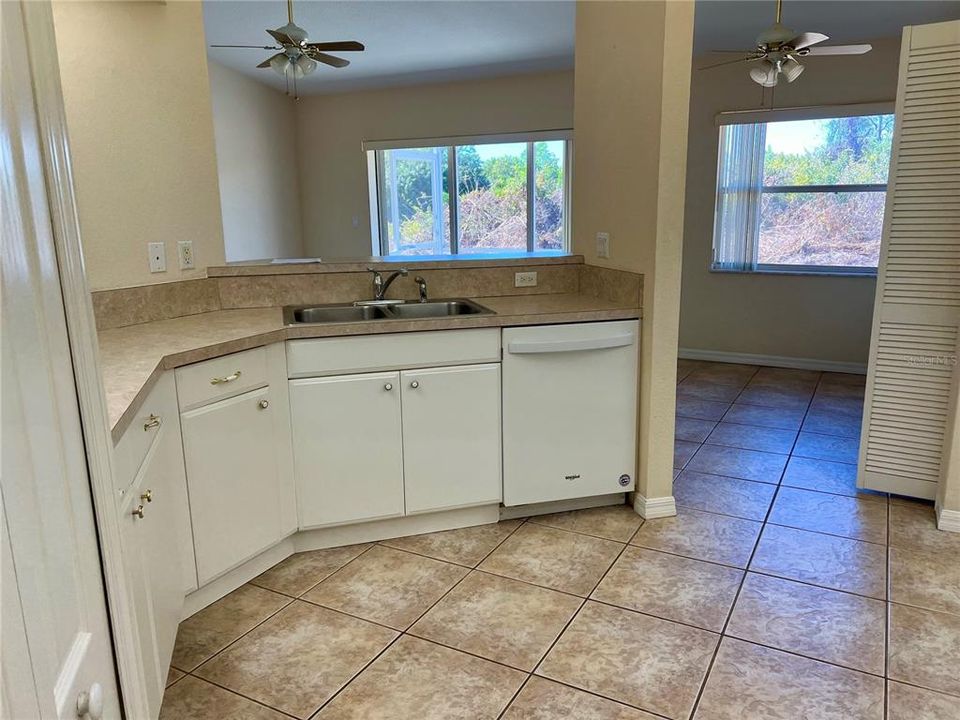 For Rent: $1,375 (2 beds, 1 baths, 1127 Square Feet)