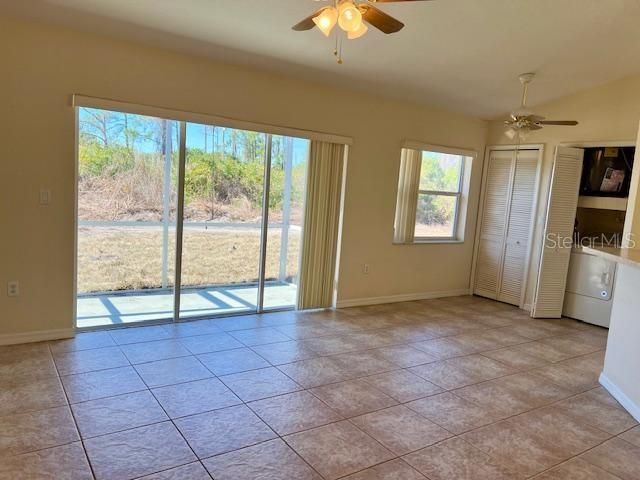 For Rent: $1,375 (2 beds, 1 baths, 1127 Square Feet)