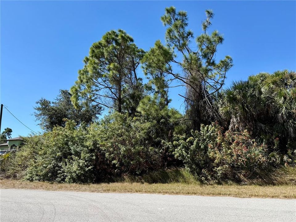 合同活跃: $22,000 (0.23 acres)