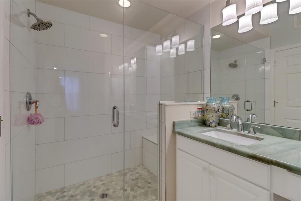 En Venta: $339,900 (2 camas, 2 baños, 1378 Pies cuadrados)