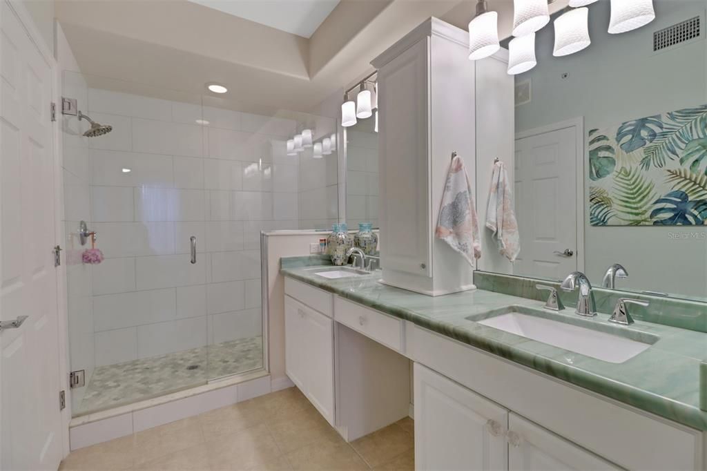 En Venta: $339,900 (2 camas, 2 baños, 1378 Pies cuadrados)