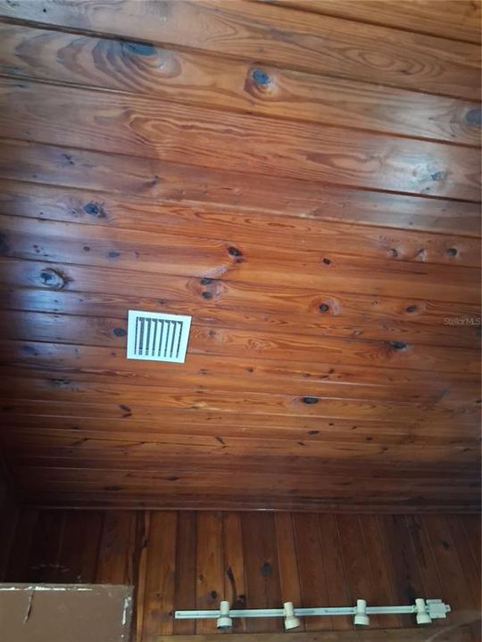 Activo con contrato: $200,000 (3 camas, 1 baños, 1102 Pies cuadrados)