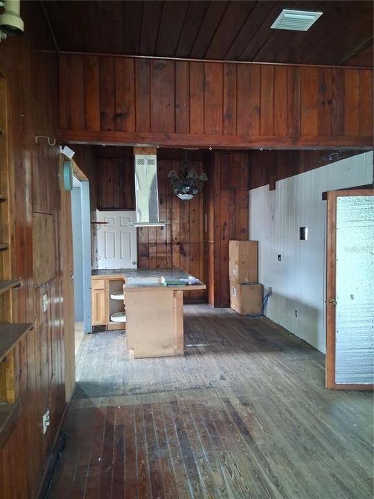 Activo con contrato: $200,000 (3 camas, 1 baños, 1102 Pies cuadrados)