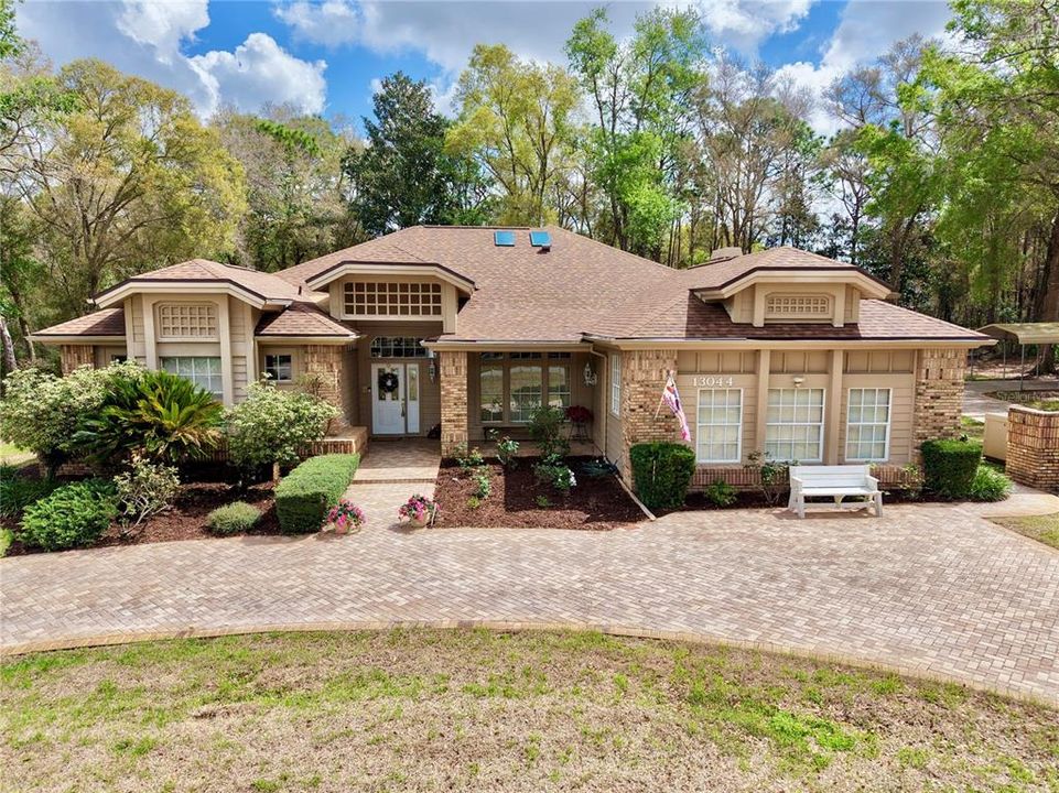 Vendido Recientemente: $725,000 (3 camas, 2 baños, 3186 Pies cuadrados)