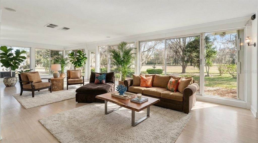 En Venta: $639,900 (3 camas, 3 baños, 3812 Pies cuadrados)