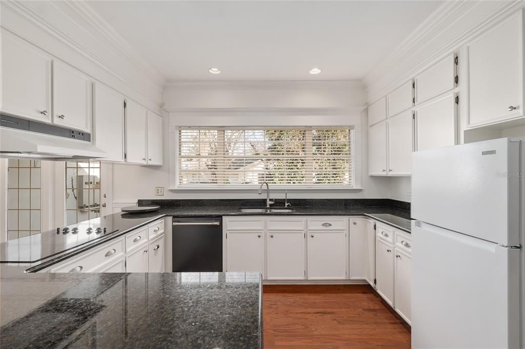En Venta: $639,900 (3 camas, 3 baños, 3812 Pies cuadrados)