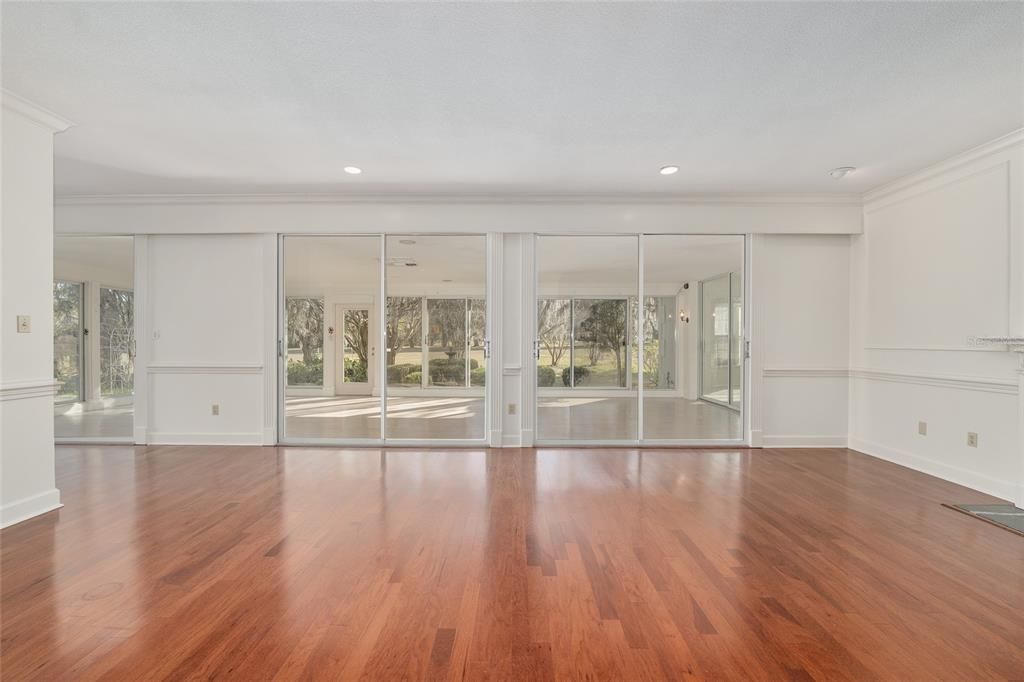 En Venta: $639,900 (3 camas, 3 baños, 3812 Pies cuadrados)